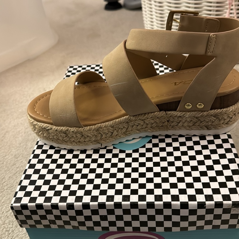 Sandals - Picture 6 of 8